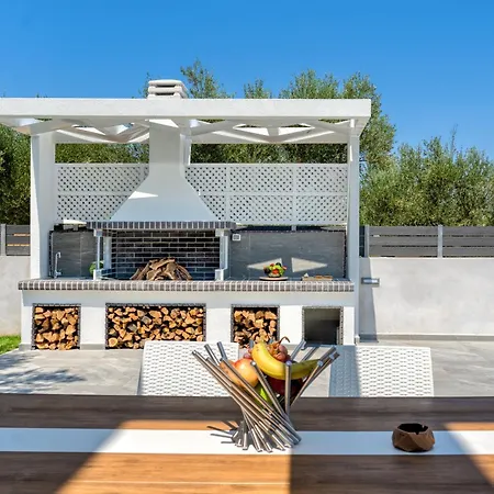 Aj - Seaview Private