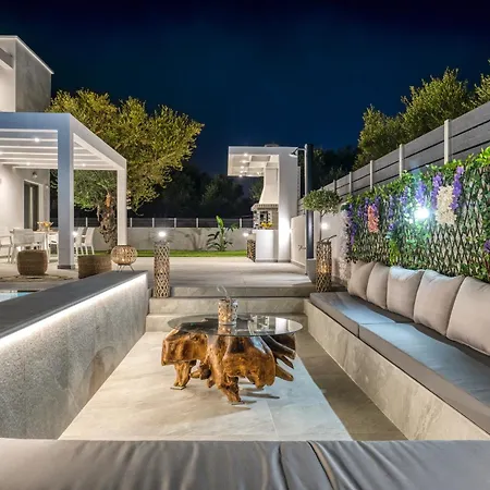 Aj - Seaview Private